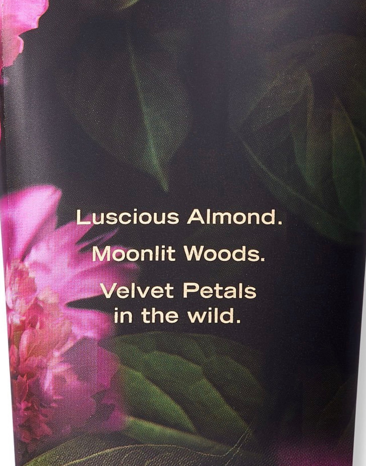 ,,Victoria’s Secret Velvet Petals Untamed” Body Lotion
